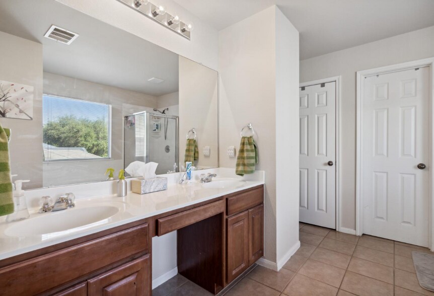 Building Photo - 2108 Narrow Glen Pky