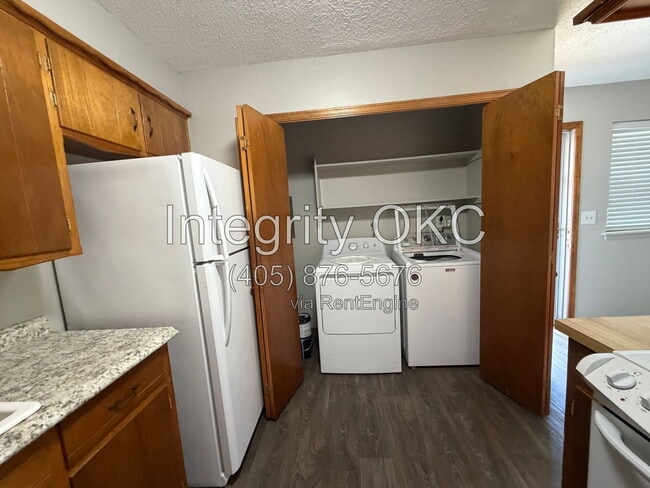 Building Photo - 2616 Elwood Dr