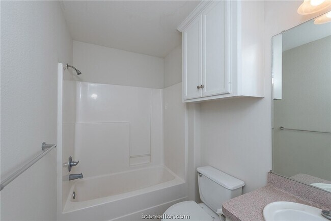 Building Photo - 1004 Crepe Myrtle Ct