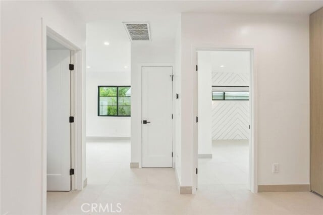 Building Photo - 5443 Simpson Ave