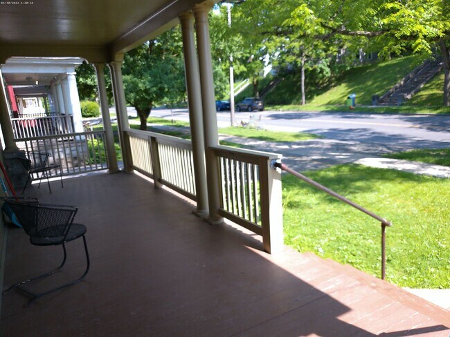 Building Photo - First Floor Flat Close to Campus Off Stree...