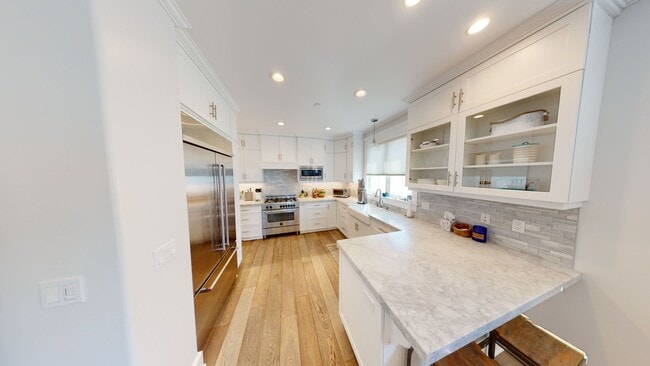 Building Photo - 3bed/3.5 Bath School Year Rental