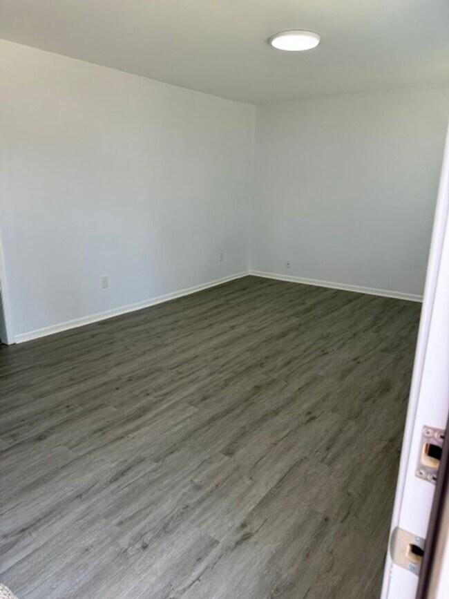 Building Photo - 302 Cottonwood Ln