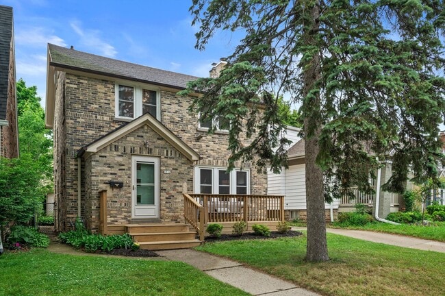 Building Photo - 1512 E Olive St