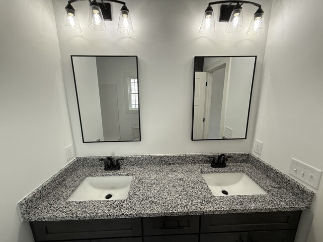 Building Photo - 1009 W Main St