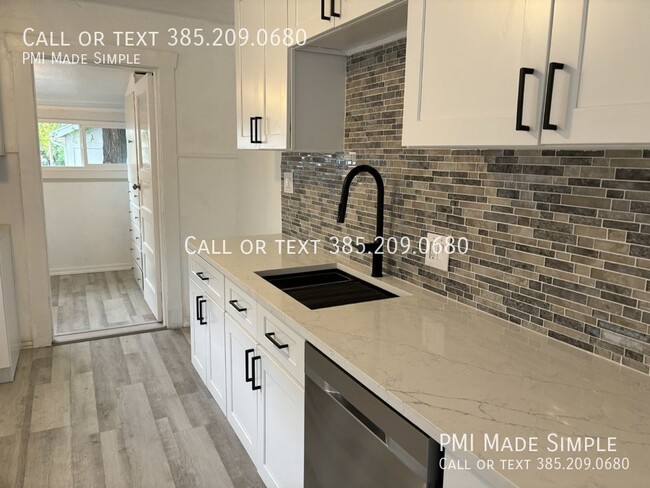 Building Photo - Charming 2 Bedroom Cottage in Nice Salt La...