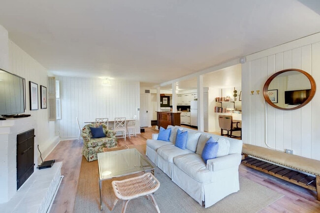 Primary Photo - 2424 Gough St