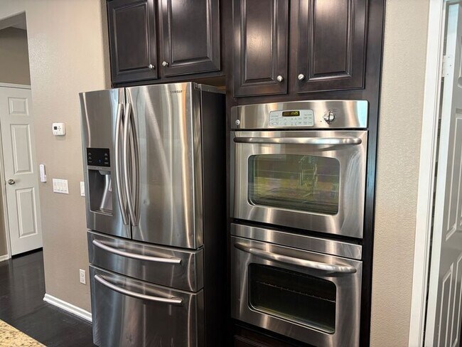 Building Photo - 27238 Avon Ln