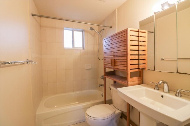 Building Photo - 134 SW 7th Ave