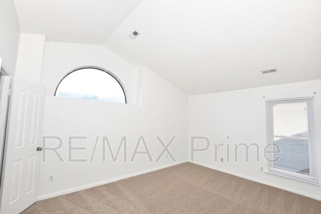 Building Photo - 525 E Lake Cir