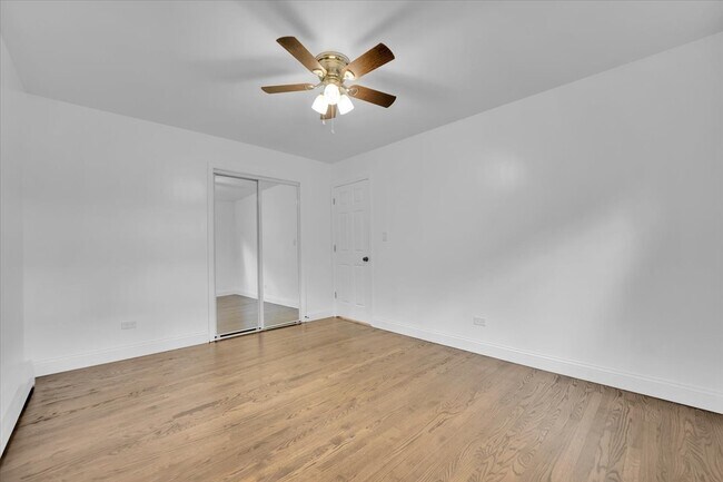 Building Photo - 1001 Oak Ln