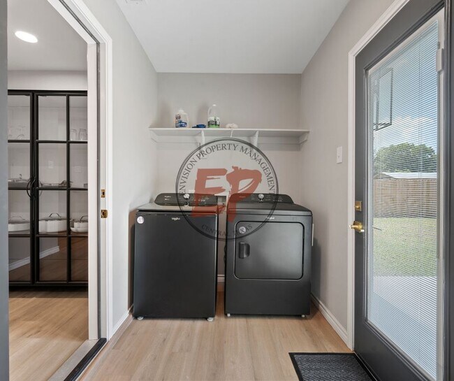 Building Photo - 1190 Greenwood Ln