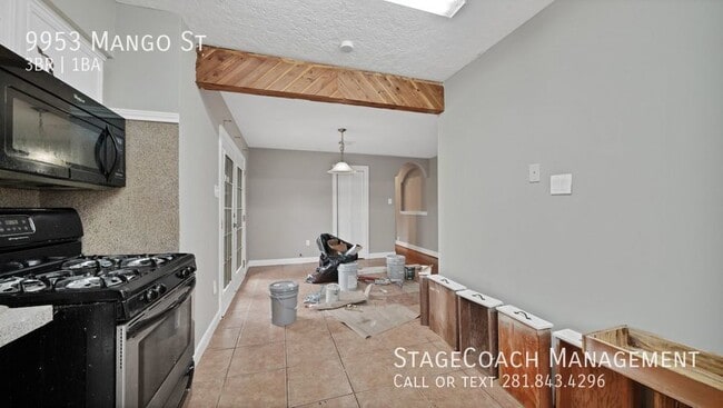 Building Photo - 9953 Mango St