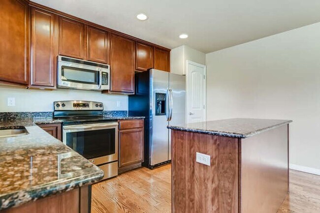 Building Photo - Evolve Real Estate: Available November 1 U...