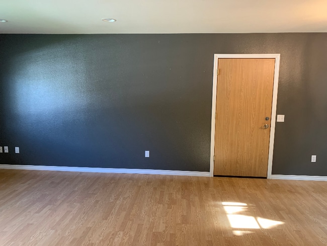 Building Photo - 1301 N Okanogan St