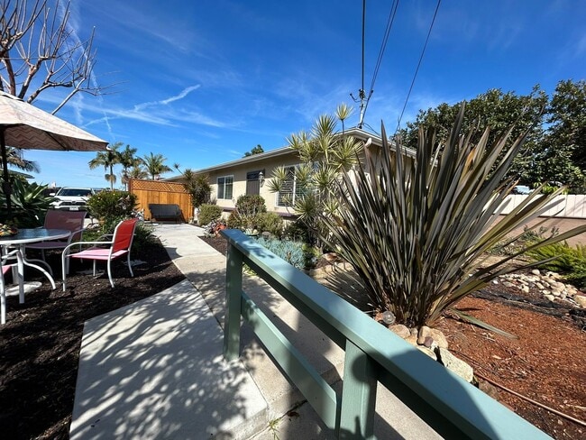 Building Photo - Stylish Remodel Near Beach & Downtown