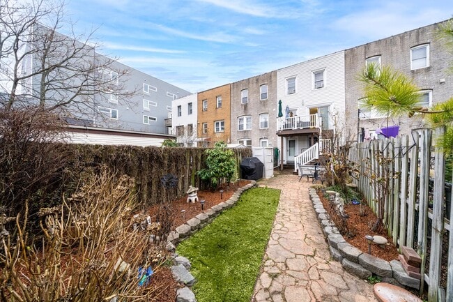 Building Photo - 6128 Madison St