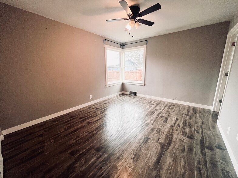 Primary Bedroom - 1202 S Cloverdale St