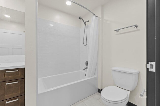 Building Photo - 1879 W Peppertree Dr