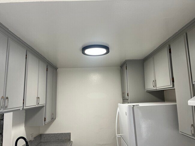 Building Photo - 7015 Whitsett Ave