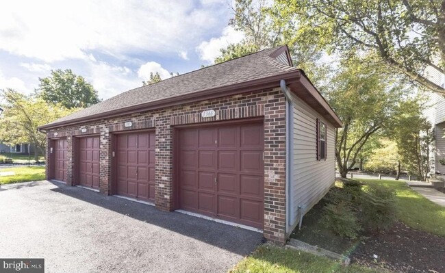 Building Photo - 1346 Chanticleer-