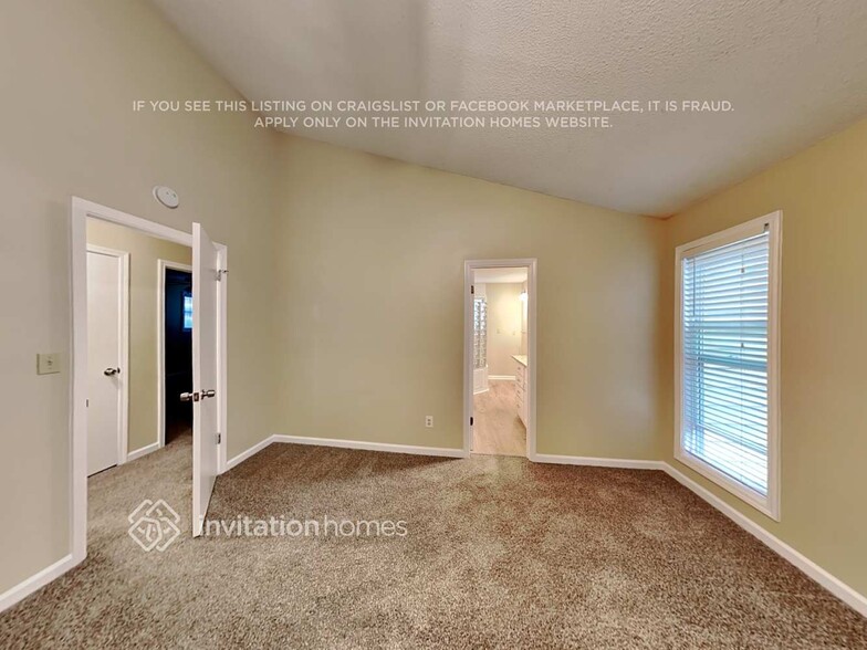 Building Photo - 4931 Tremont Dr NE