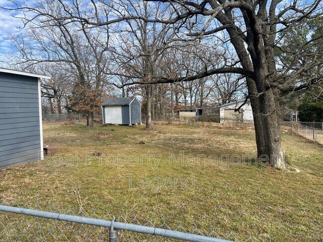 Building Photo - 1030 Oak Dr