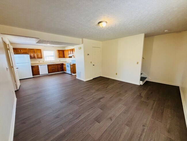 Building Photo - 310 Wakeman Ct NE