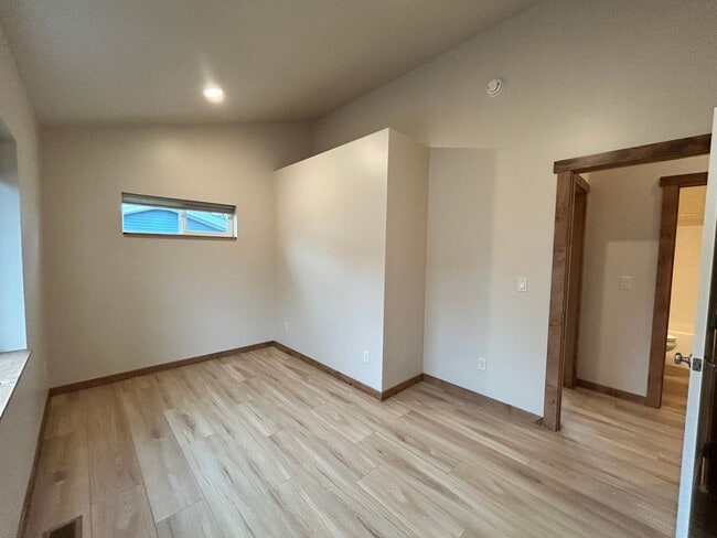 Building Photo - Brand New, Energy Efficient, 2 Bed, 1 Bath Home in Hamilton