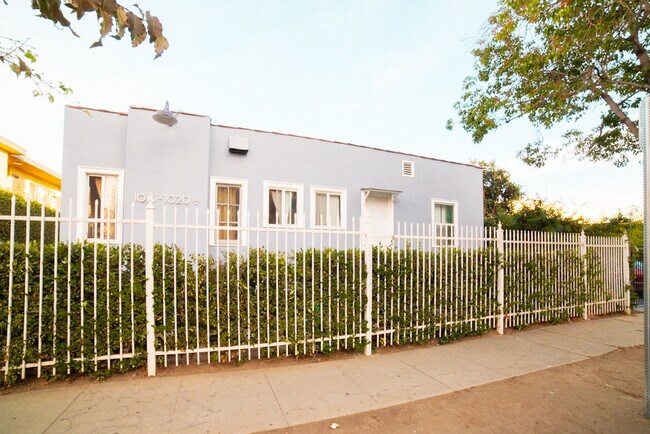 Building Photo - 1020 N Kingsley Dr