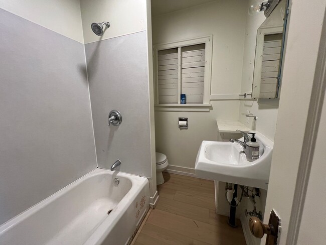 Building Photo - Cute 2 bedroom, 1 bath in Mount Vernon clo...