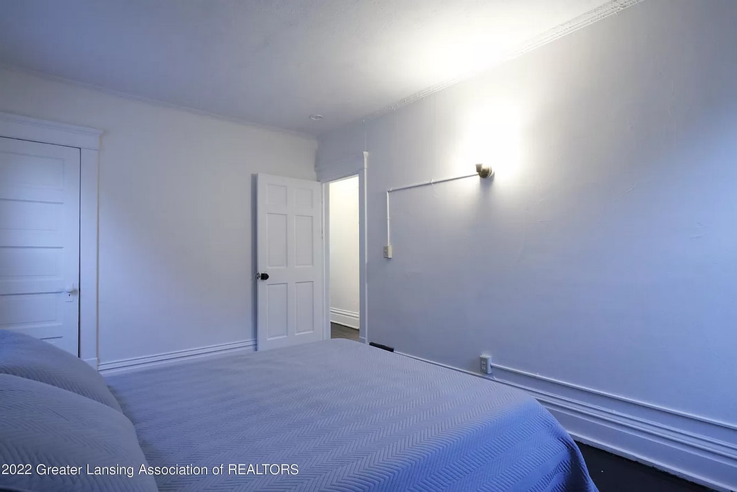 Building Photo - 504 N Walnut St