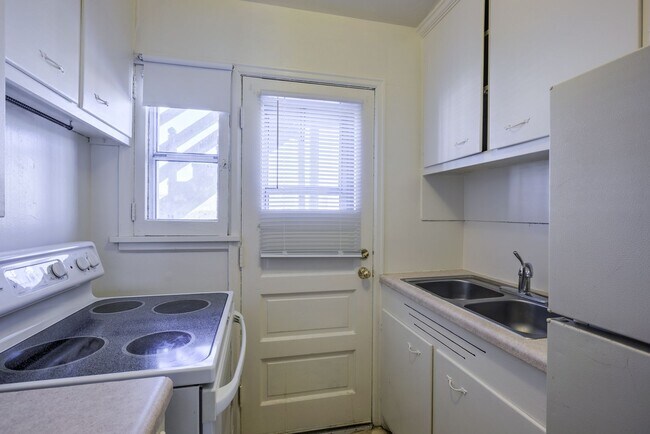 Building Photo - 5508 Corby St