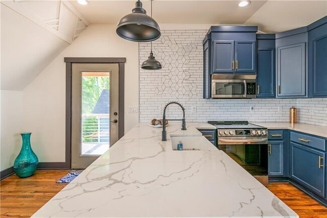 Building Photo - 767 Terry St SE