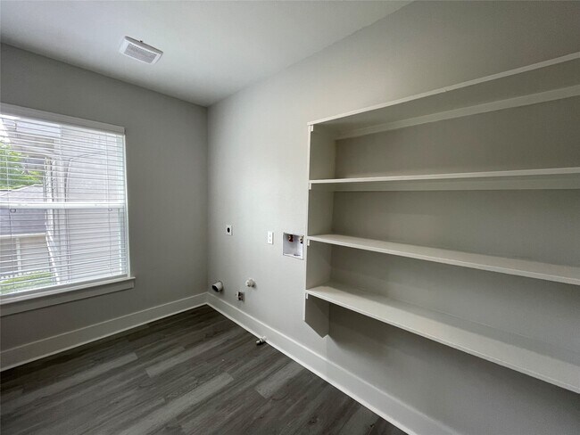 Building Photo - 20919 Hall Colony Ct