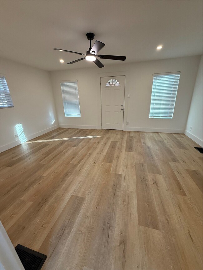 Building Photo - 1118 Wyoming St