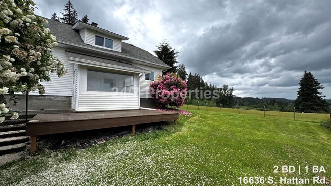Building Photo - 2BD | 1BA Farmhouse with Garage, Shop, Sauna! - Oregon City