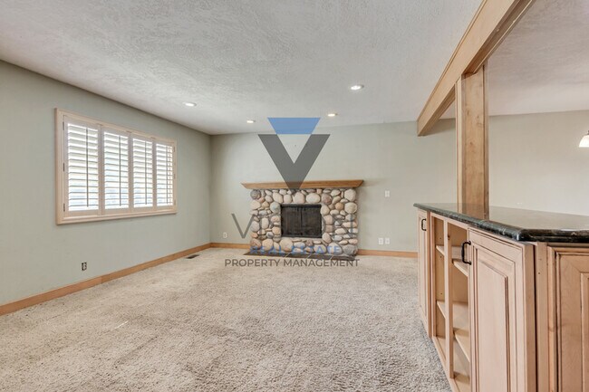 Building Photo - 6842 S Enchanted Dr