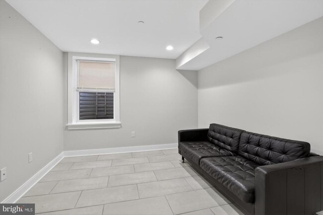 Building Photo - 2138 E Albert St