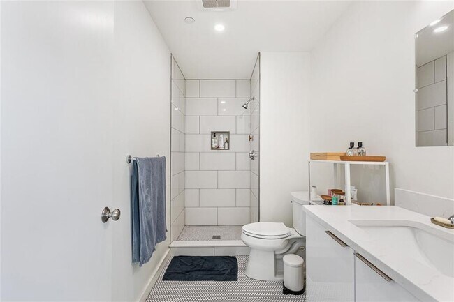 Building Photo - 71 Richmond St