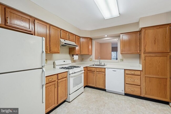 Building Photo - 45590 Whitcomb Square