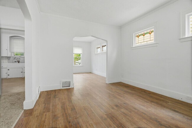Building Photo - $1200/month bungalow