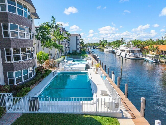 Building Photo - 3111 NE 51st St