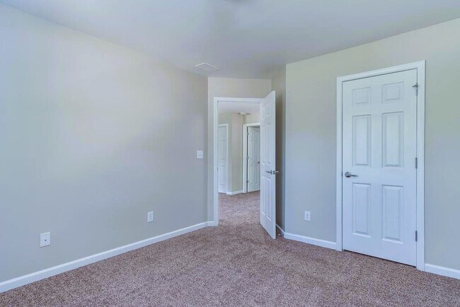 Building Photo - 3015 Carrick Rd