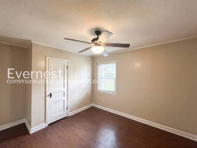 Building Photo - 2-Bed/1-Bath Home/Voucher Accepted/Available Now!