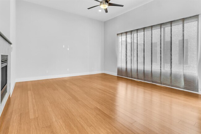 Building Photo - 1802 Hickory St