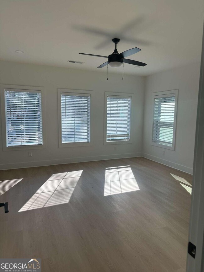 Building Photo - 1239 Plaza Ave SW