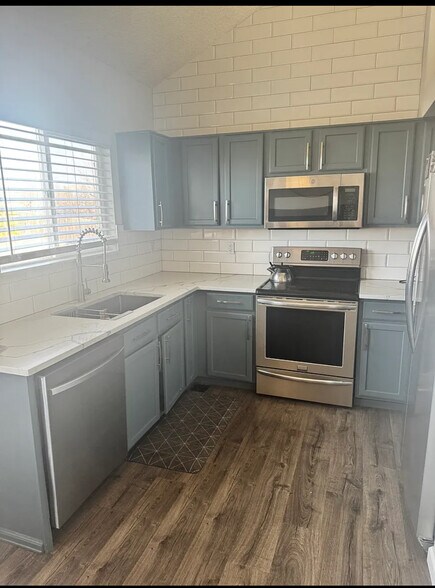 Building Photo - 1671 W 135th Dr