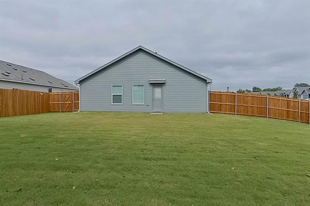 Building Photo - 1601 Parlier St