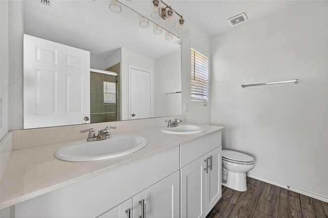 Building Photo - 4417 Benham Dr